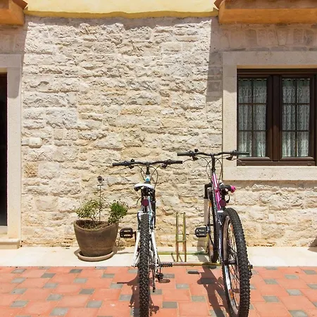 Βίλα Istrian With Private Pool For Up To 12 Persons
