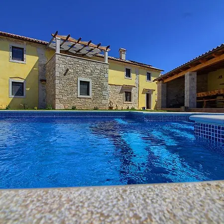 Istrian With Private Pool For Up To 12 Persons *