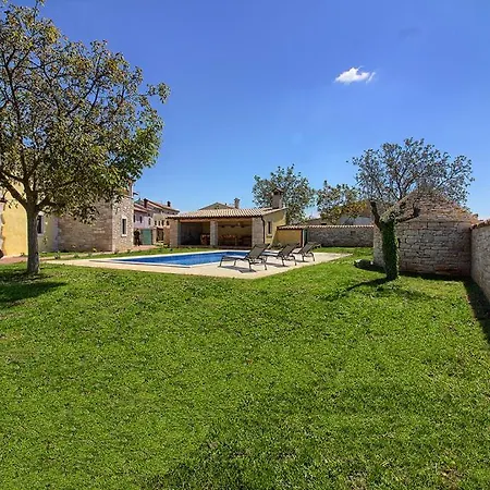 Istrian With Private Pool For Up To 12 Persons Orbanići