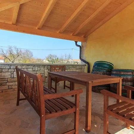 Istrian With Private Pool For Up To 12 Persons *