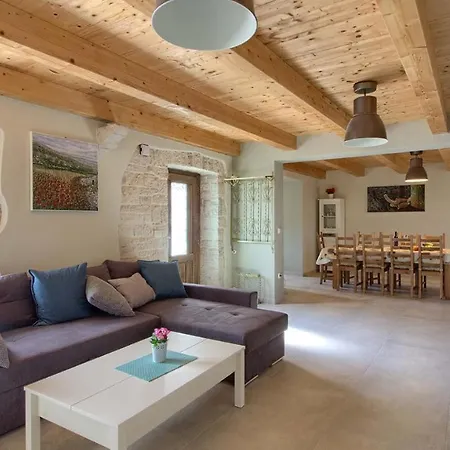 Villa Istrian With Private Pool For Up To 12 Persons *