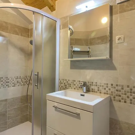 Villa Istrian With Private Pool For Up To 12 Persons
