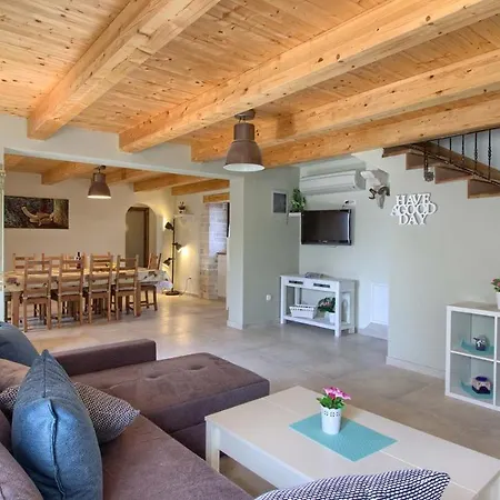 Istrian With Private Pool For Up To 12 Persons