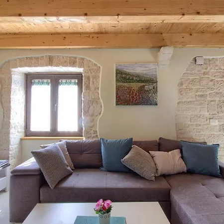 Istrian With Private Pool For Up To 12 Persons Villa